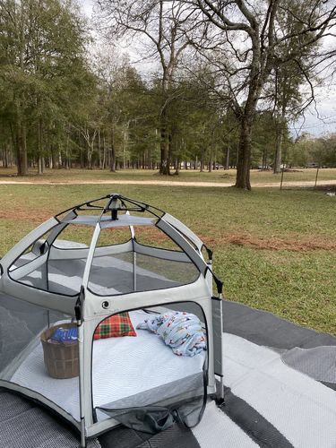 Corral Versátil y Portátil para Bebés: Comodidad, Seguridad y Estilo en Cada Aventura